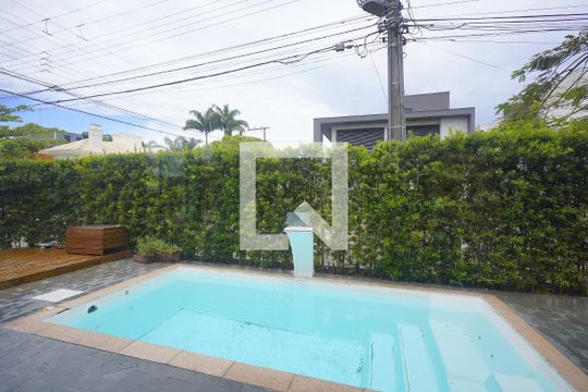 Piscina de casa para alugar com 3 quartos, 300m² em Jurerê Internacional, Florianópolis