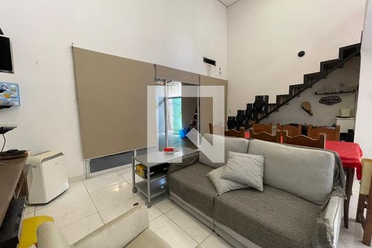 Sala de casa à venda com 3 quartos, 230m² em Rio Pequeno, São Paulo