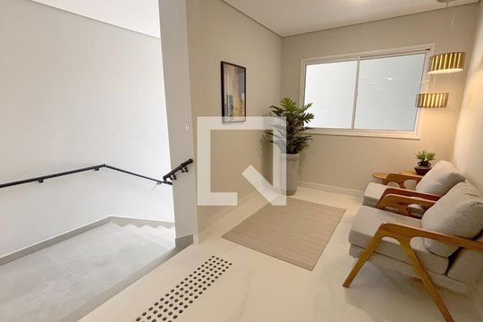 Hall de entrada de apartamento à venda com 2 quartos, 46m² em Vila Curuçá, Santo André
