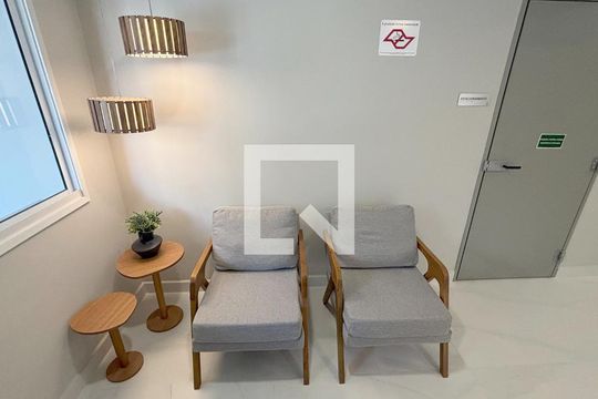Hall de entrada de apartamento à venda com 2 quartos, 46m² em Vila Curuçá, Santo André