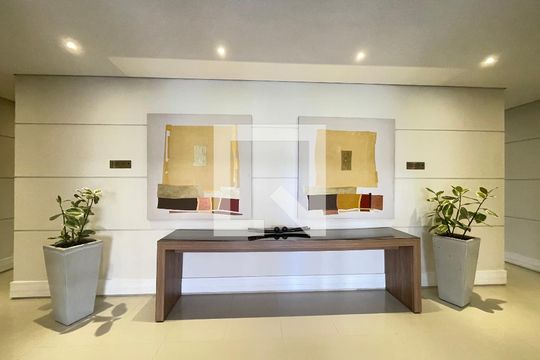 Hall social de apartamento para alugar com 2 quartos, 88m² em Jardim Flor da Montanha, Guarulhos