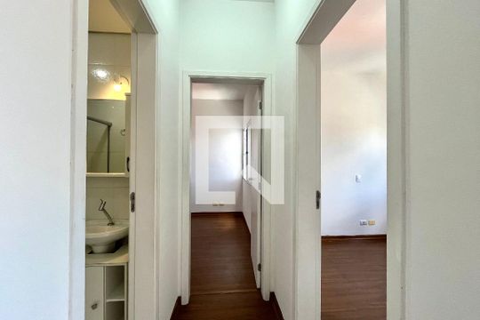 Corredor de apartamento à venda com 2 quartos, 50m² em Vila Guarani (zona Sul), São Paulo