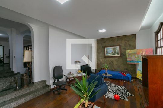Casa à venda com 4 quartos, 600m² em Sagrada Família, Belo Horizonte