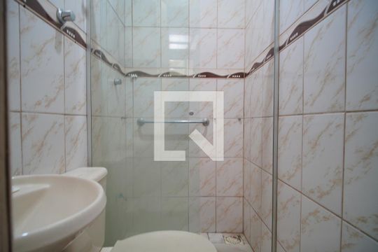 Banheiro de kitnet/studio para alugar com 1 quarto, 27m² em Centro, São Leopoldo
