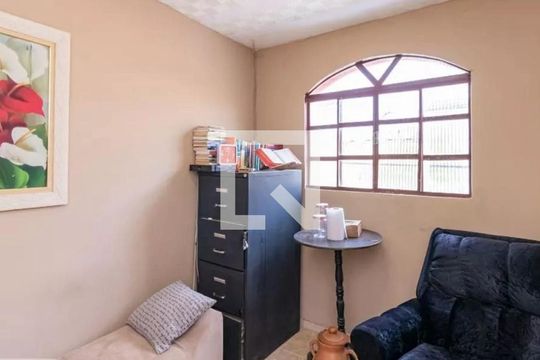 Casa para alugar com 13 quartos, 275m² em Horto Florestal, Belo Horizonte