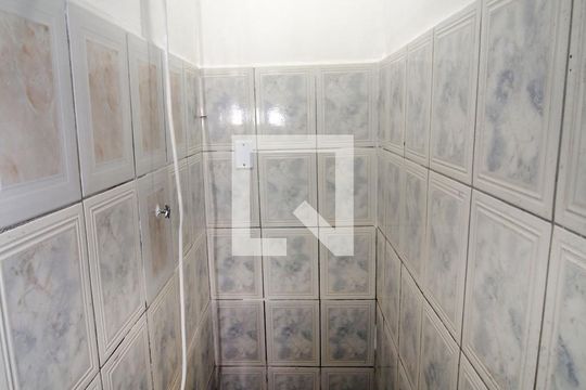 Banheiro de kitnet/studio para alugar com 1 quarto, 40m² em Penha Circular, Rio de Janeiro