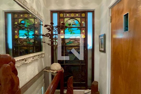 Hall de entrada de apartamento à venda com 3 quartos, 185m² em Alto de Pinheiros, São Paulo