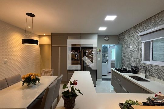 Sala - Cozinha de casa à venda com 2 quartos, 136m² em Vila Assunção, Santo André