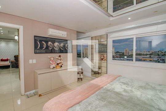Suíte de apartamento à venda com 1 quarto, 80m² em São Sebastião, Porto Alegre