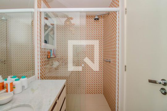 Banheiro da Suíte de apartamento à venda com 1 quarto, 80m² em São Sebastião, Porto Alegre