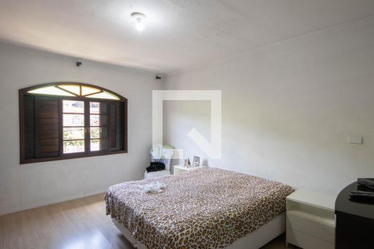 Suíte de casa à venda com 4 quartos, 165m² em Vila Gustavo, São Paulo