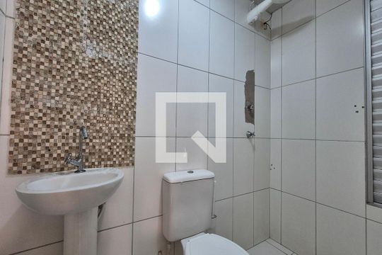 Banheiro de apartamento à venda com 2 quartos, 50m² em Jardim Marcia, Campinas