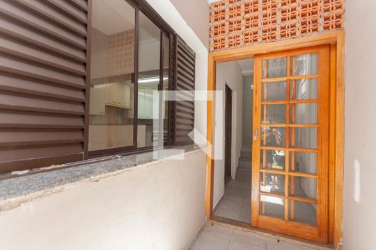 Hall de entrada de casa para alugar com 1 quarto, 30m² em Vila Anhanguera, São Paulo