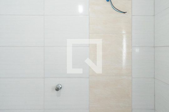 Banheiro de casa para alugar com 1 quarto, 30m² em Vila Anhanguera, São Paulo