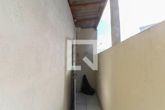 Corredor de casa para alugar com 1 quarto, 28m² em Cidade Continental, São Paulo
