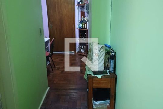Corredor de apartamento para alugar com 2 quartos, 46m² em Centro Histórico, Porto Alegre