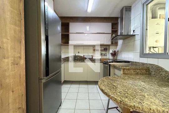 Cozinha de apartamento para alugar com 3 quartos, 140m² em Abraão, Florianópolis