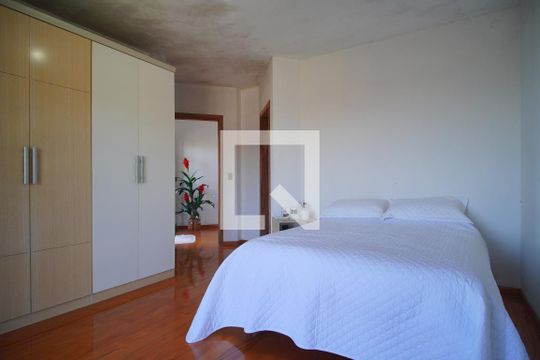 Suíte de casa à venda com 4 quartos, 300m² em Scharlau, São Leopoldo