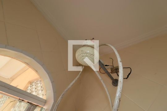 Banheiro de Serviço - Chuveiro de casa à venda com 2 quartos, 250m² em Vila Valparaíso, Santo André