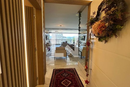 Entrada de apartamento à venda com 3 quartos, 228m² em Alphaville Empresarial, Barueri