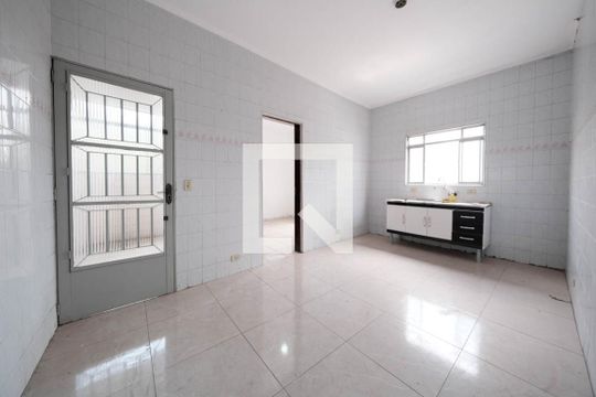 Cozinha de apartamento para alugar com 2 quartos, 80m² em Vila Guilhermina, São Paulo