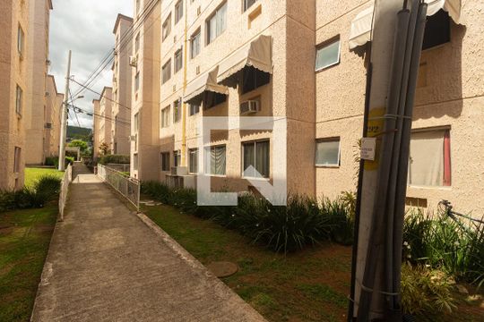 Fachada do bloco de apartamento para alugar com 2 quartos, 47m² em Cosmos, Rio de Janeiro