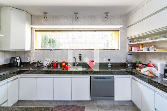 Cozinha de casa à venda com 4 quartos, 330m² em Santa Lúcia, Belo Horizonte