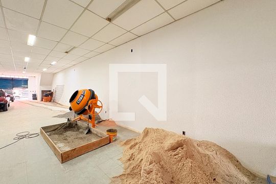 Salão piso Inferior de casa para alugar com 4 quartos, 310m² em Centro, Jundiaí