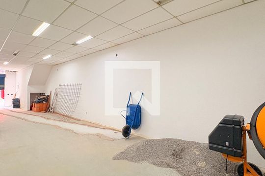 Salão piso Inferior de casa para alugar com 4 quartos, 310m² em Centro, Jundiaí