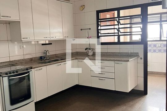 Apartamento para alugar com 3 quartos, 270m² em Vila Jacuí, São Paulo