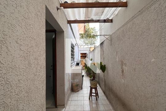 Área externa de casa à venda com 3 quartos, 114m² em Parque Vitoria, São Paulo