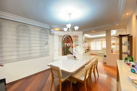 Casa à venda com 4 quartos, 300m² em Vila Costa Melo, São Paulo