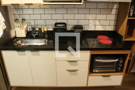 Cozinha de kitnet/studio para alugar com 1 quarto, 26m² em Barra Funda, São Paulo