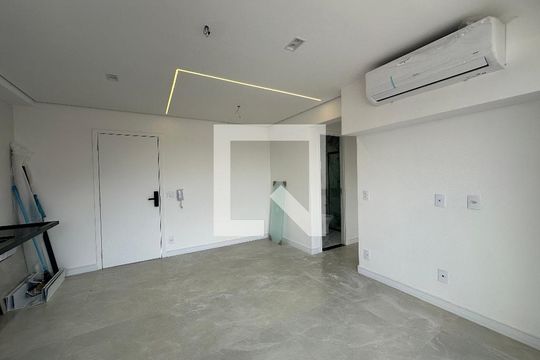 Sala de apartamento à venda com 2 quartos, 48m² em Nova Aldeinha, Barueri