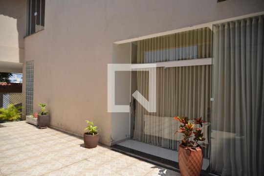 Quintal de casa à venda com 4 quartos, 223m² em Santa Terezinha, Santo André