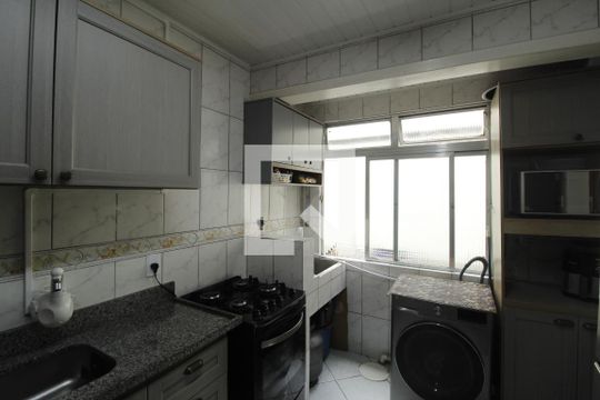 Cozinha de apartamento à venda com 2 quartos, 54m² em Vila Ipiranga, Porto Alegre