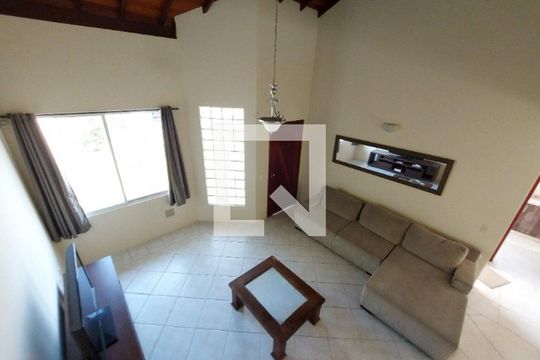 Casa para alugar com 3 quartos, 162m² em Coqueiros, Florianópolis