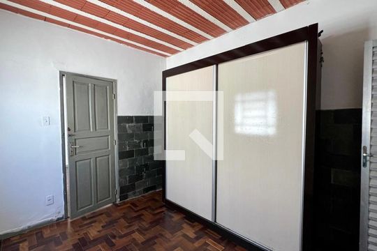 quarto  de casa à venda com 2 quartos, 156m² em Alto Caiçaras, Belo Horizonte