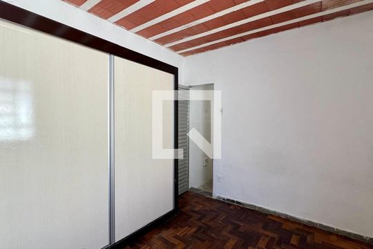 quarto  de casa à venda com 2 quartos, 156m² em Alto Caiçaras, Belo Horizonte