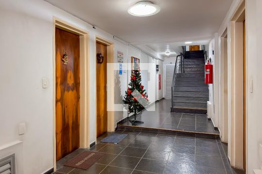 Hall de entrada de apartamento à venda com 2 quartos, 60m² em Sé, São Paulo