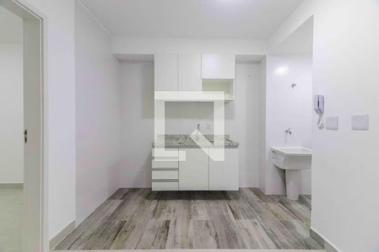 Cozinha e Área de Serviço de apartamento para alugar com 2 quartos, 42m² em Vila Lageado, São Paulo