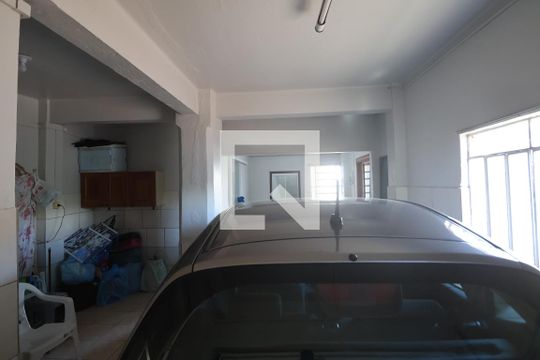 Garagem de casa à venda com 2 quartos, 90m² em Niterói, Canoas