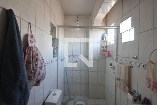 Banheiro 1 de casa à venda com 2 quartos, 90m² em Niterói, Canoas
