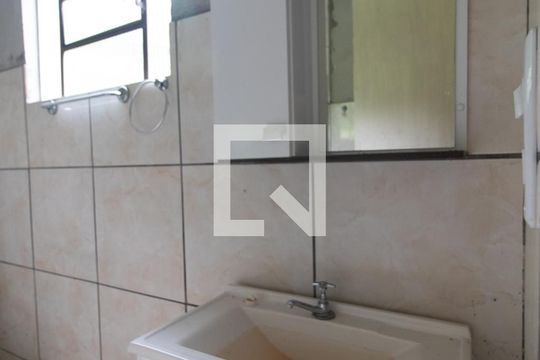 Banheiro de casa à venda com 2 quartos, 45m² em Vila Nova, Porto Alegre