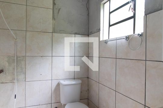 Banheiro de casa à venda com 2 quartos, 45m² em Vila Nova, Porto Alegre