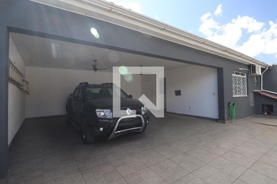 Garagem de casa para alugar com 5 quartos, 233m² em Estância Velha, Canoas
