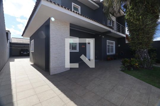 Área externa de casa para alugar com 5 quartos, 233m² em Estância Velha, Canoas