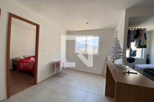 Sala de apartamento à venda com 2 quartos, 42m² em Del Castilho, Rio de Janeiro