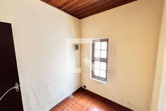 Quarto 2 de casa à venda com 7 quartos, 375m² em Vila Dionisia, São Paulo