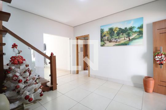 Sala 1 de casa para alugar com 5 quartos, 370m² em Jardim Europa, Uberlândia